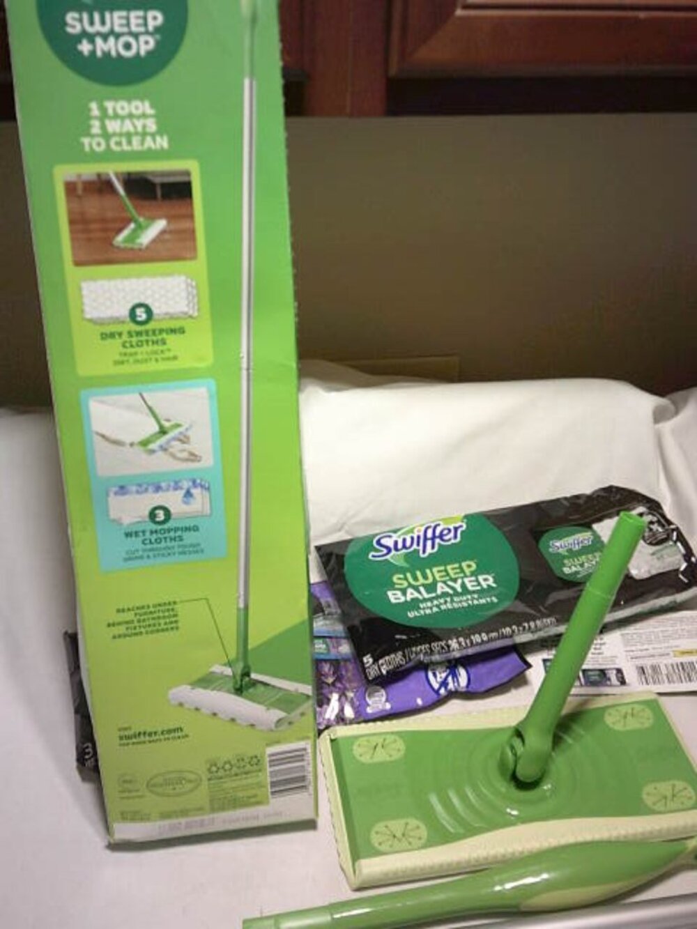 NEW OPEN BOX SWIFFER SWEEP + MOP KIT w/ 5 DRY SWEEPING CLOTHS 3 WET MOPPING CLOT
